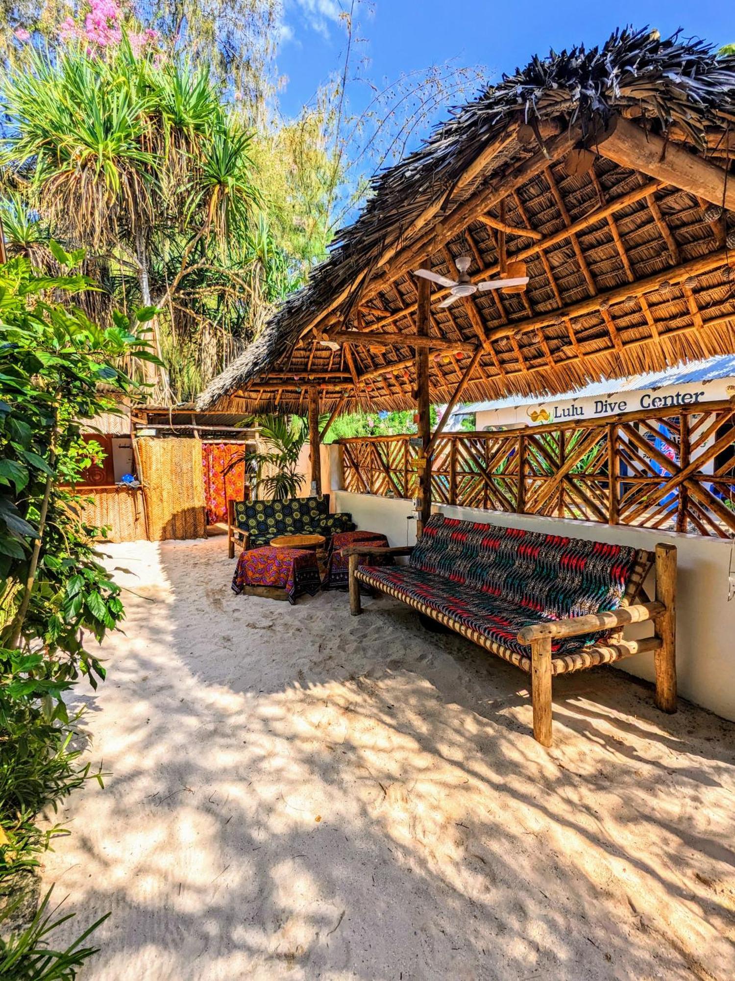 Готель Mkadi Beach House Нунгві Екстер'єр фото