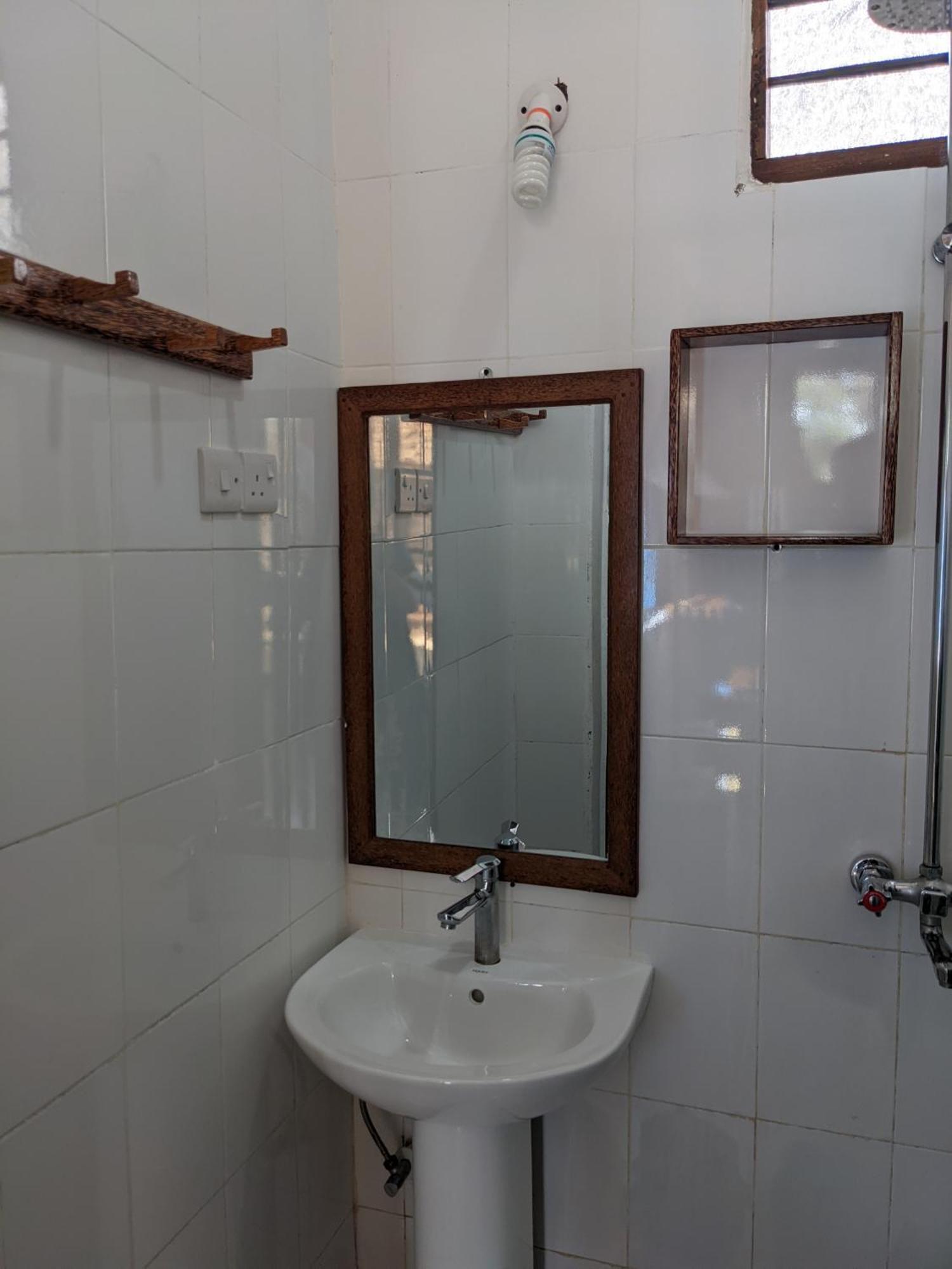 Готель Mkadi Beach House Нунгві Номер фото