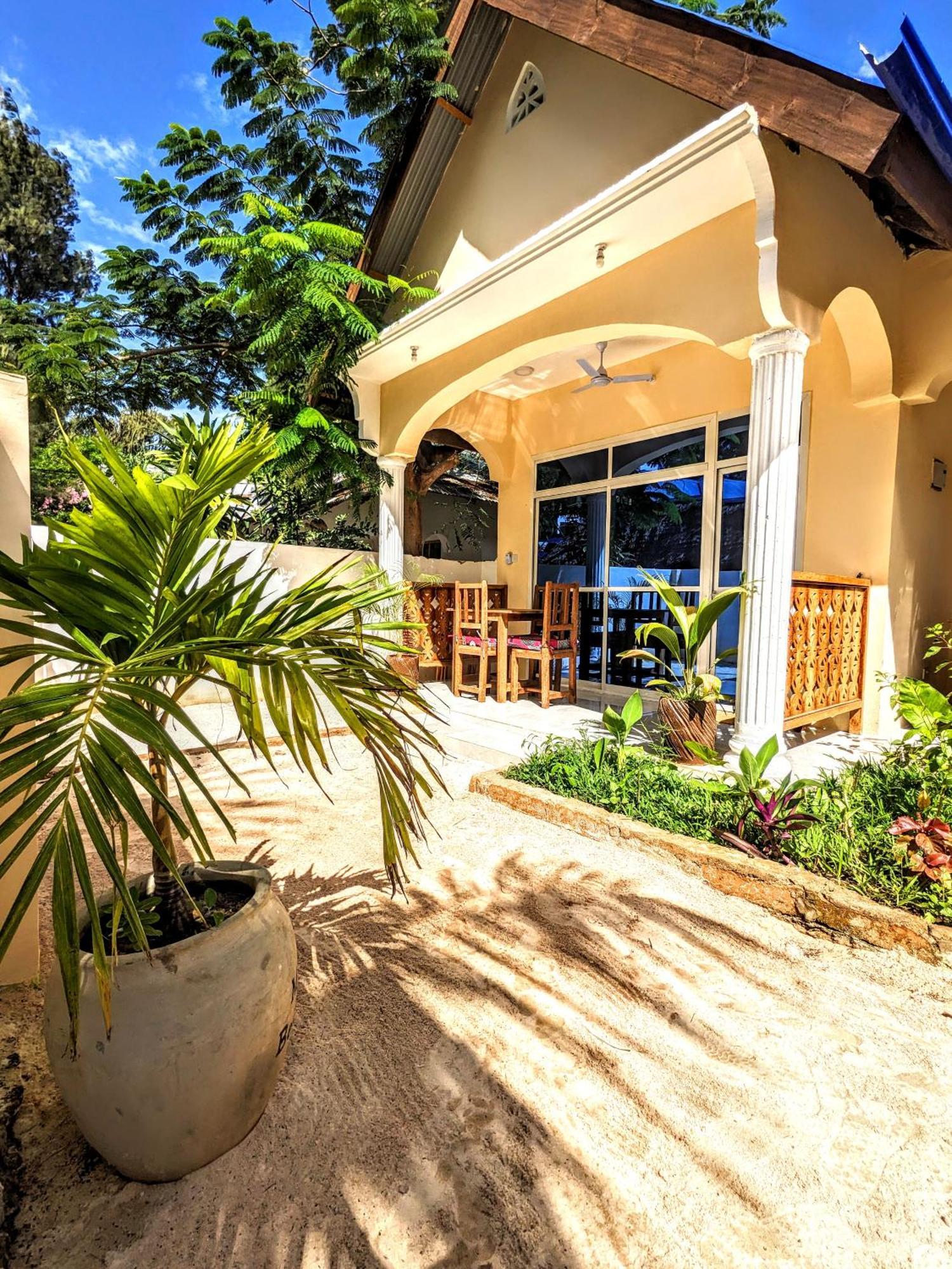 Готель Mkadi Beach House Нунгві Екстер'єр фото