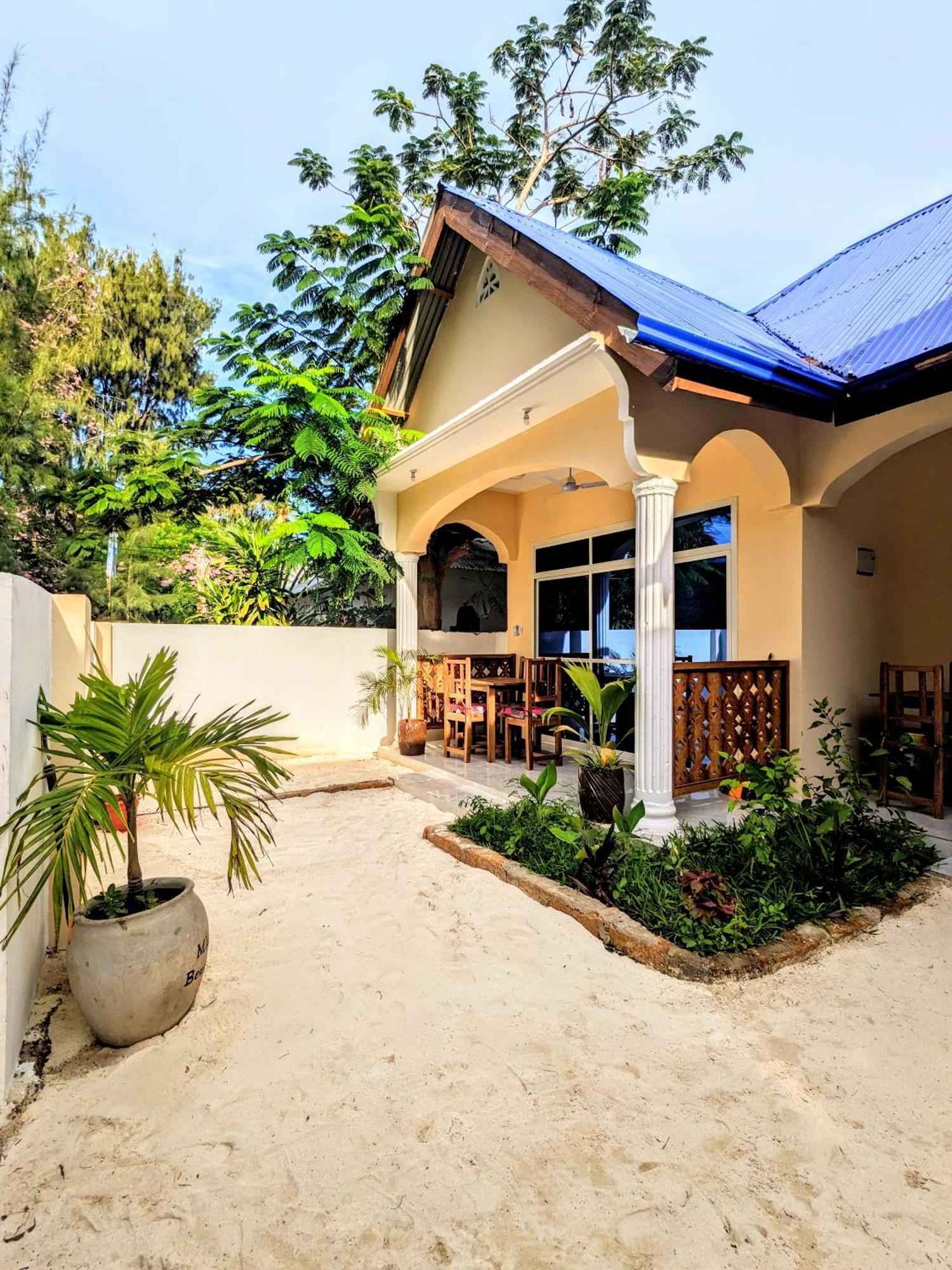 Готель Mkadi Beach House Нунгві Екстер'єр фото